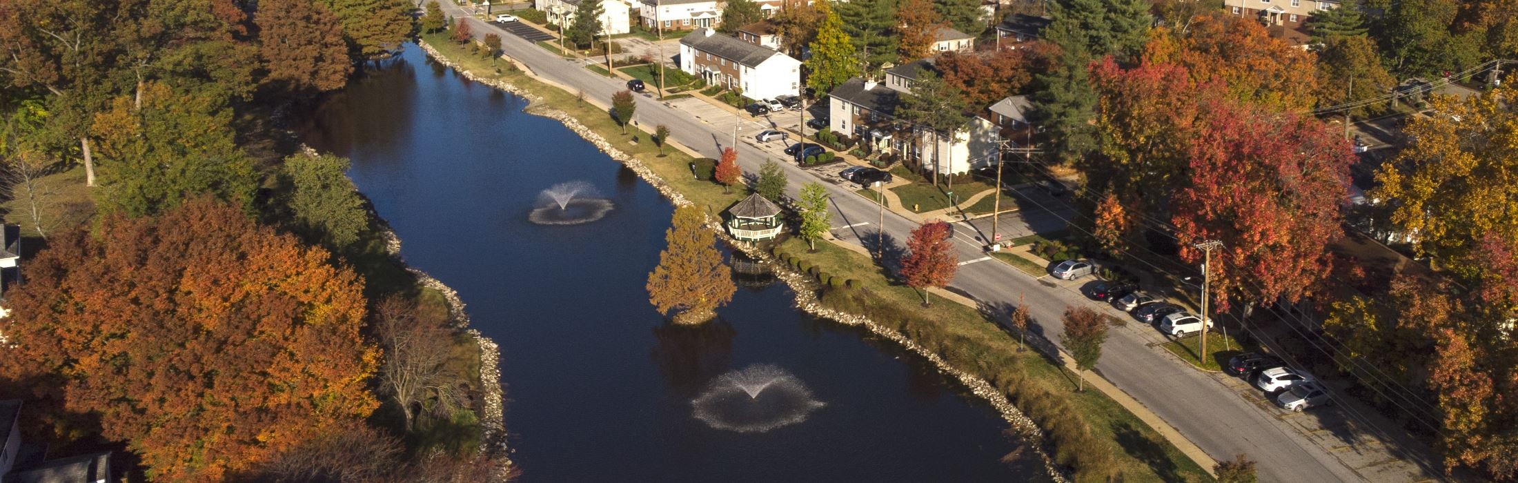 Aerial view of a gazebo and fountains