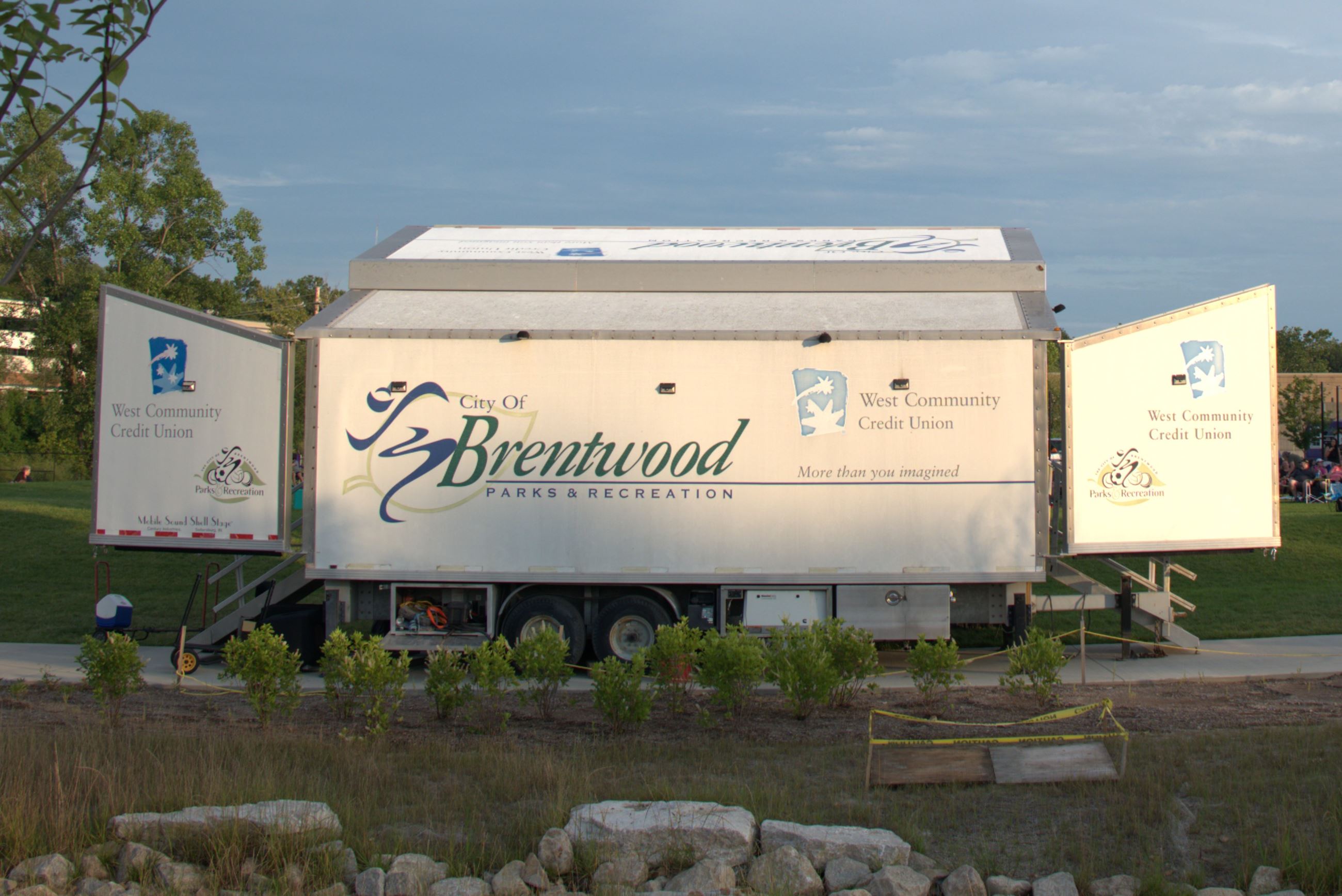 Brentwood Bandwagon Back 